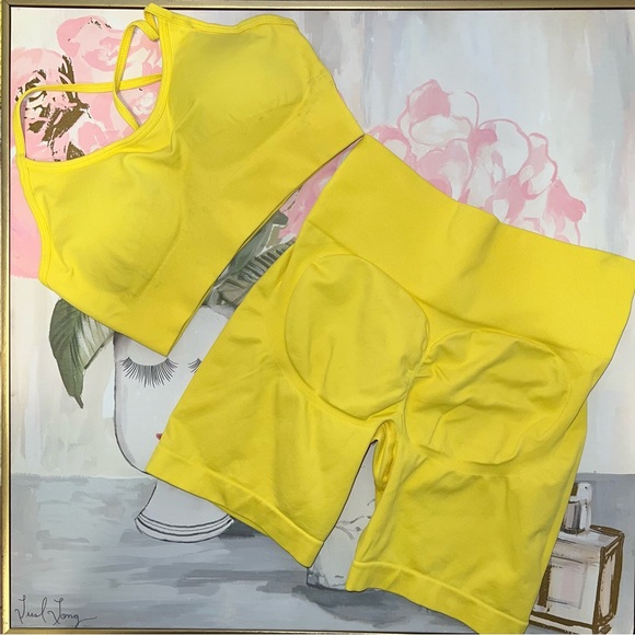 Yellow workout set - Picture 1 of 1